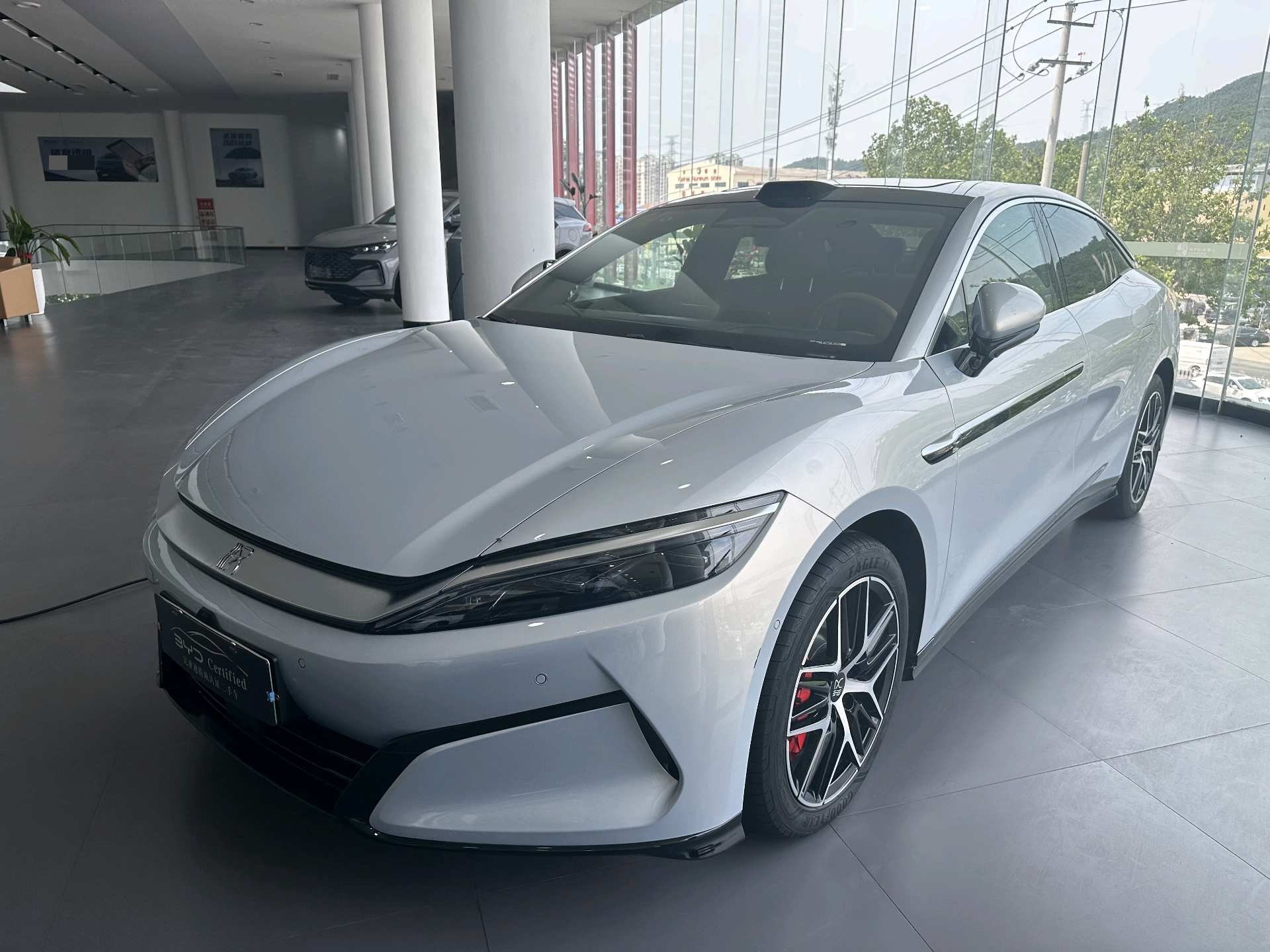 BYD HanL 2025 BYD HanL 2025 car image