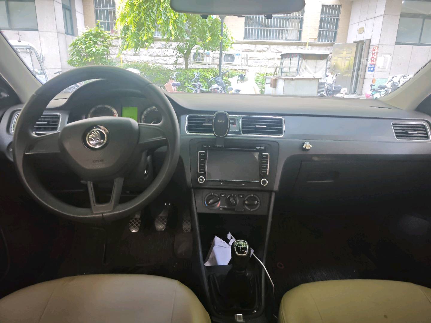 Skoda Rapid 2023 #3 Skoda Rapid 2023 صورة سيارة #3