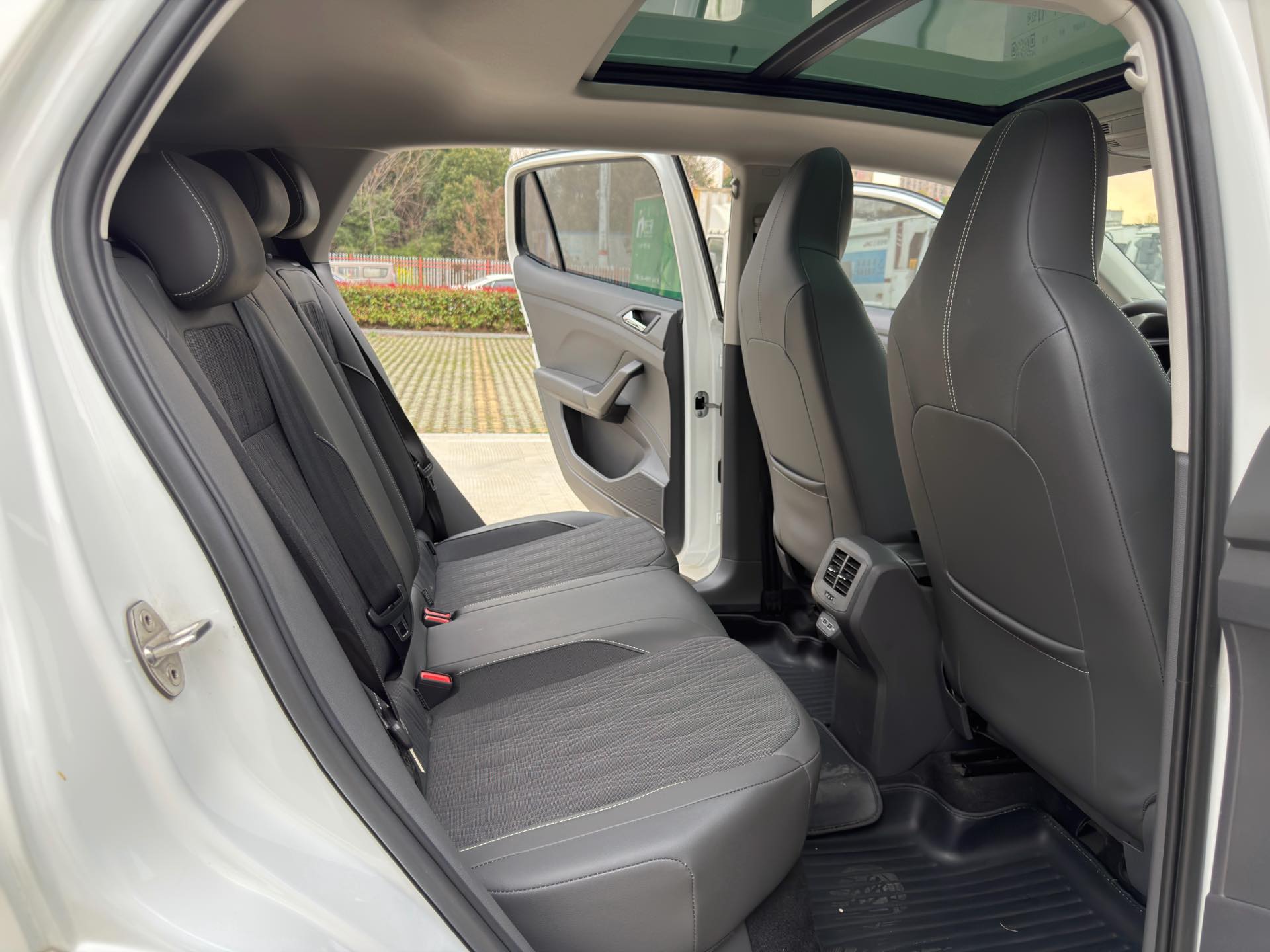 Volkswagen T-Cross 2020 #10 Volkswagen T-Cross 2020 car image #10