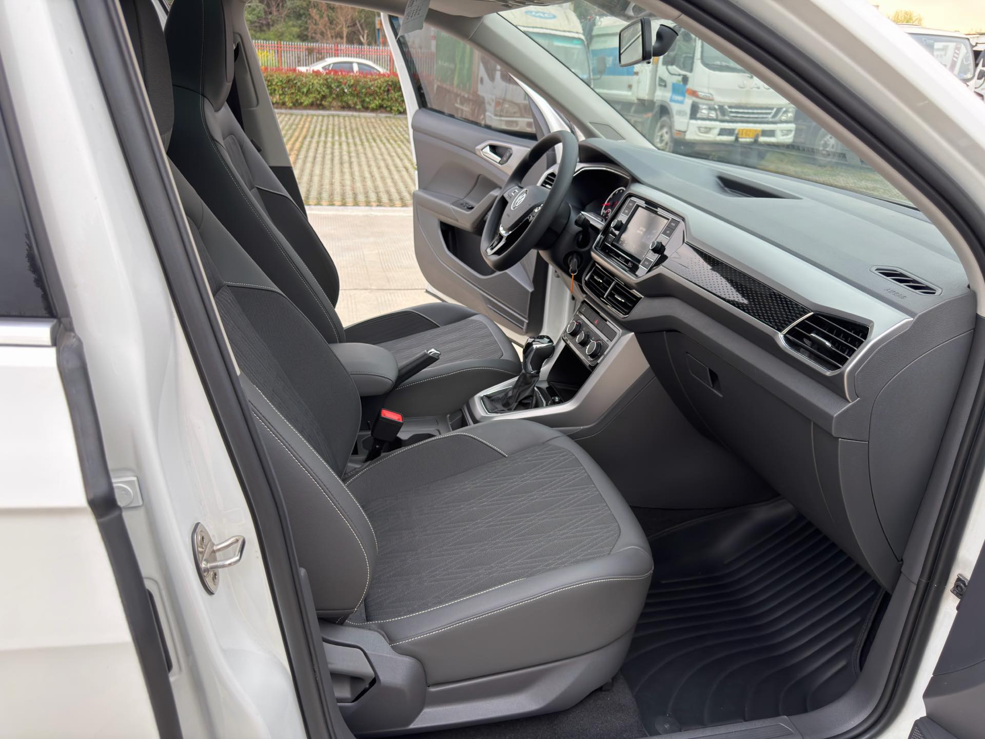 Volkswagen T-Cross 2020 #11 Volkswagen T-Cross 2020 car image #11