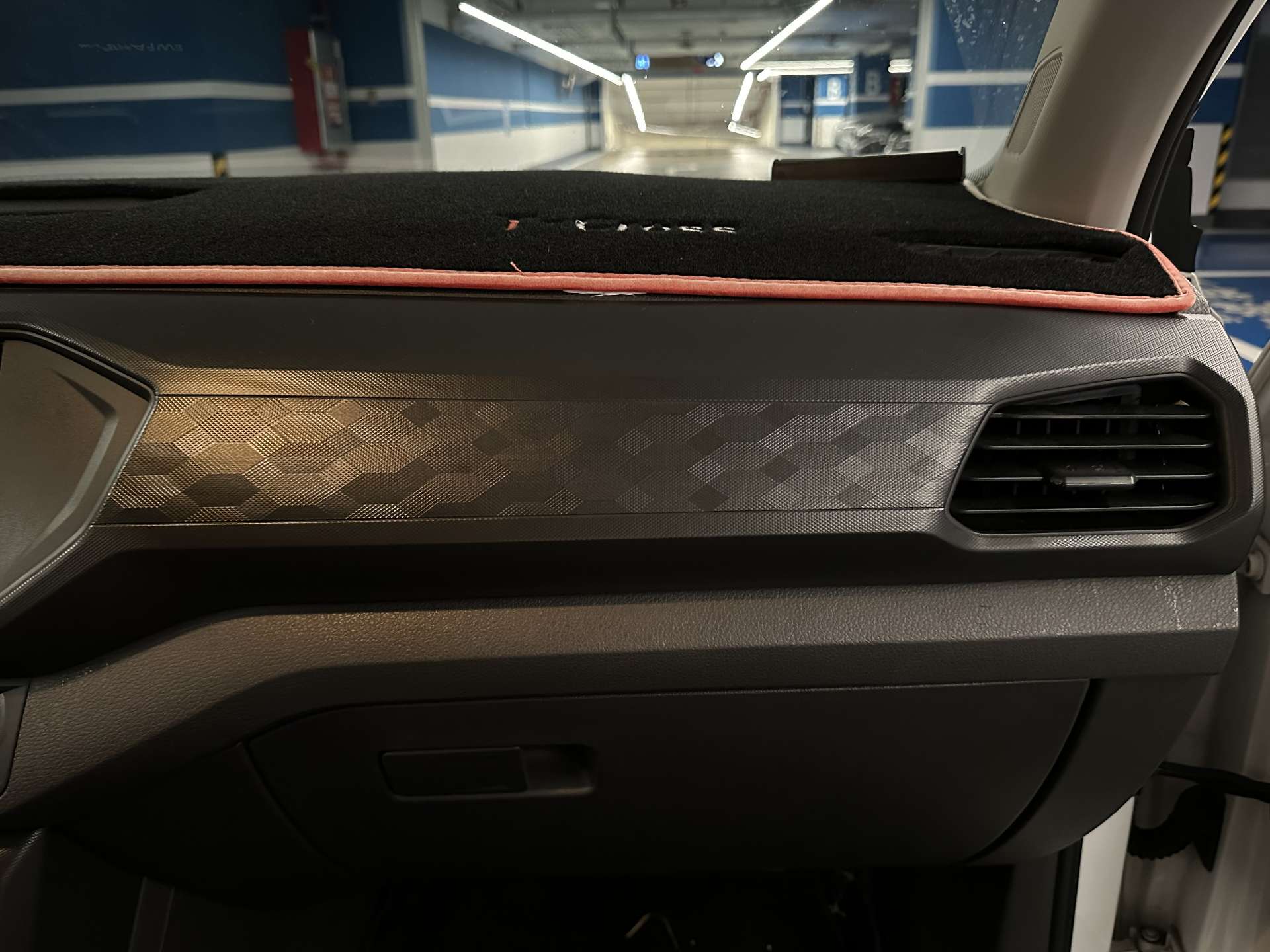 Volkswagen T-Cross 2020 #14 Volkswagen T-Cross 2020 car image #14