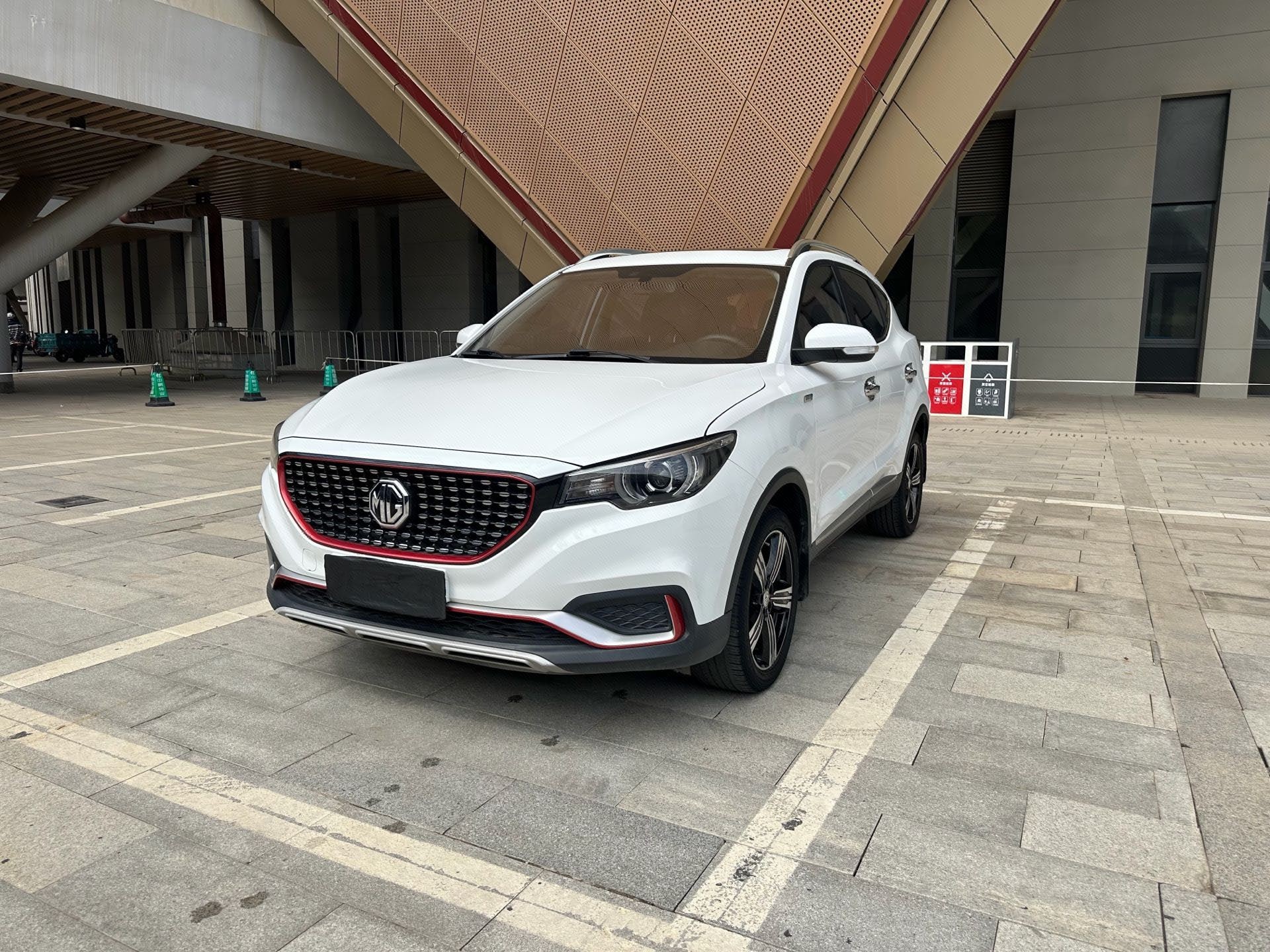 MG ZS 2017 MG ZS 2017 car image