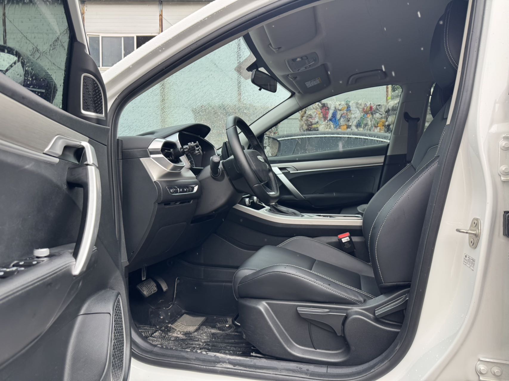 GEELY Coolray 2025 car image #6