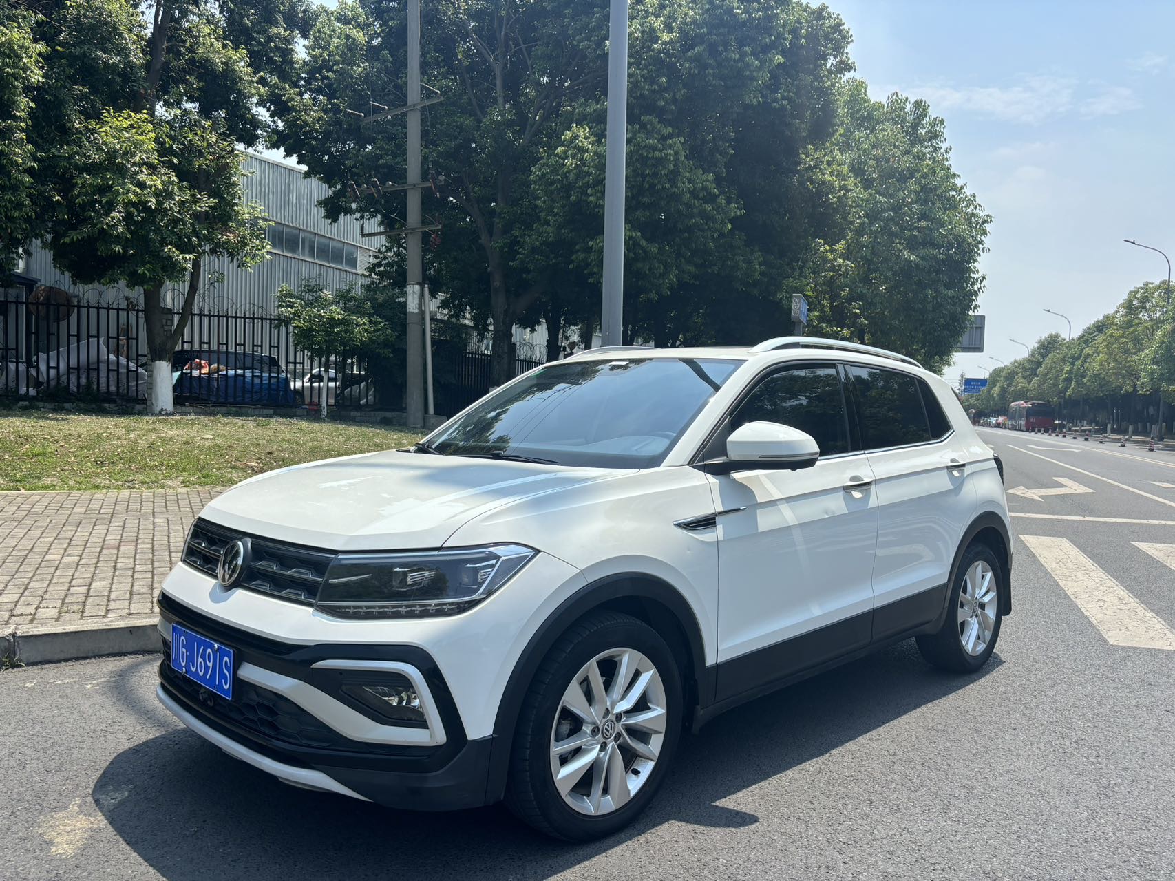 Volkswagen T-Cross 2019 Volkswagen T-Cross 2019 car image