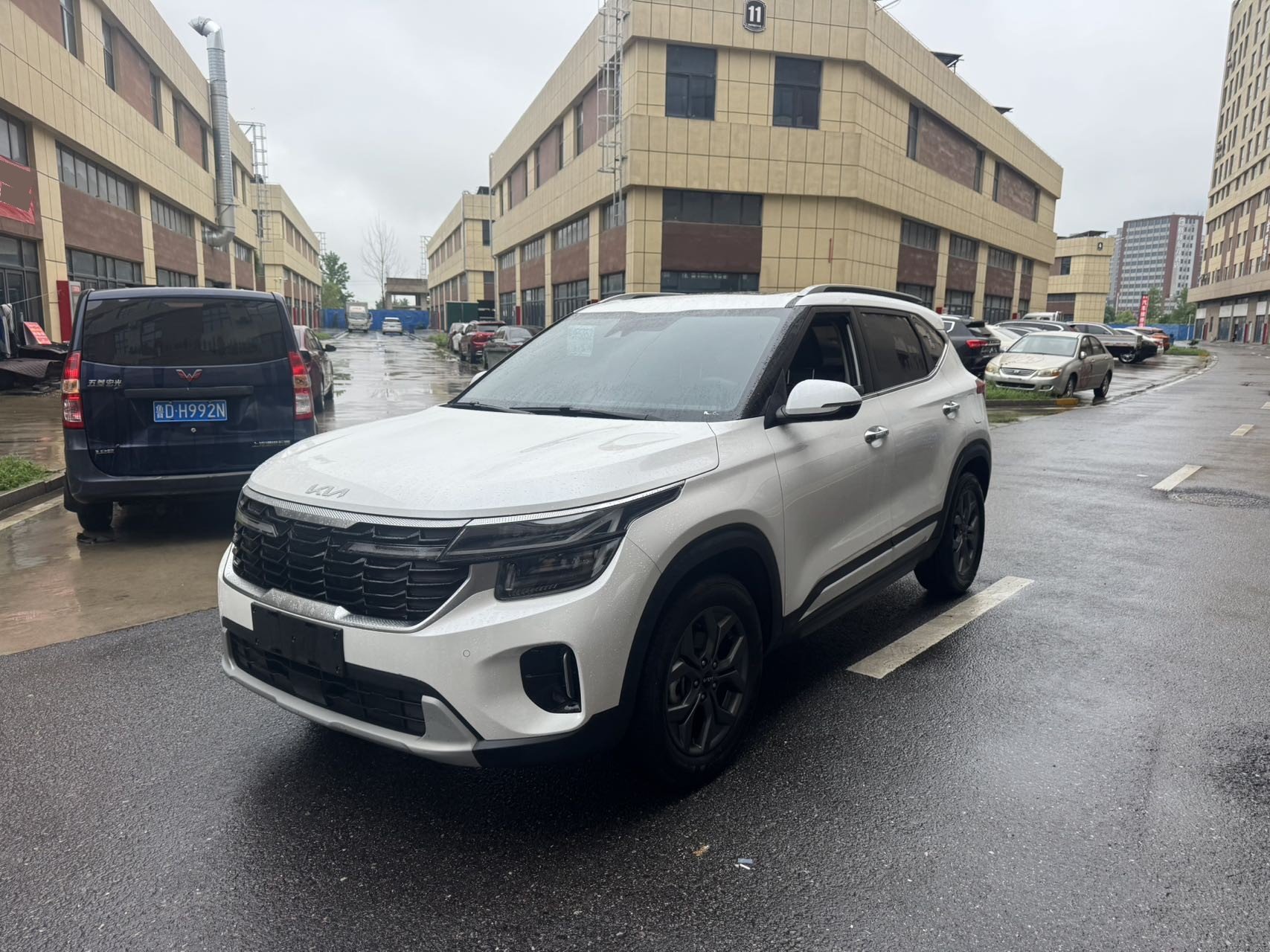 Kia Seltos 2023 car image 