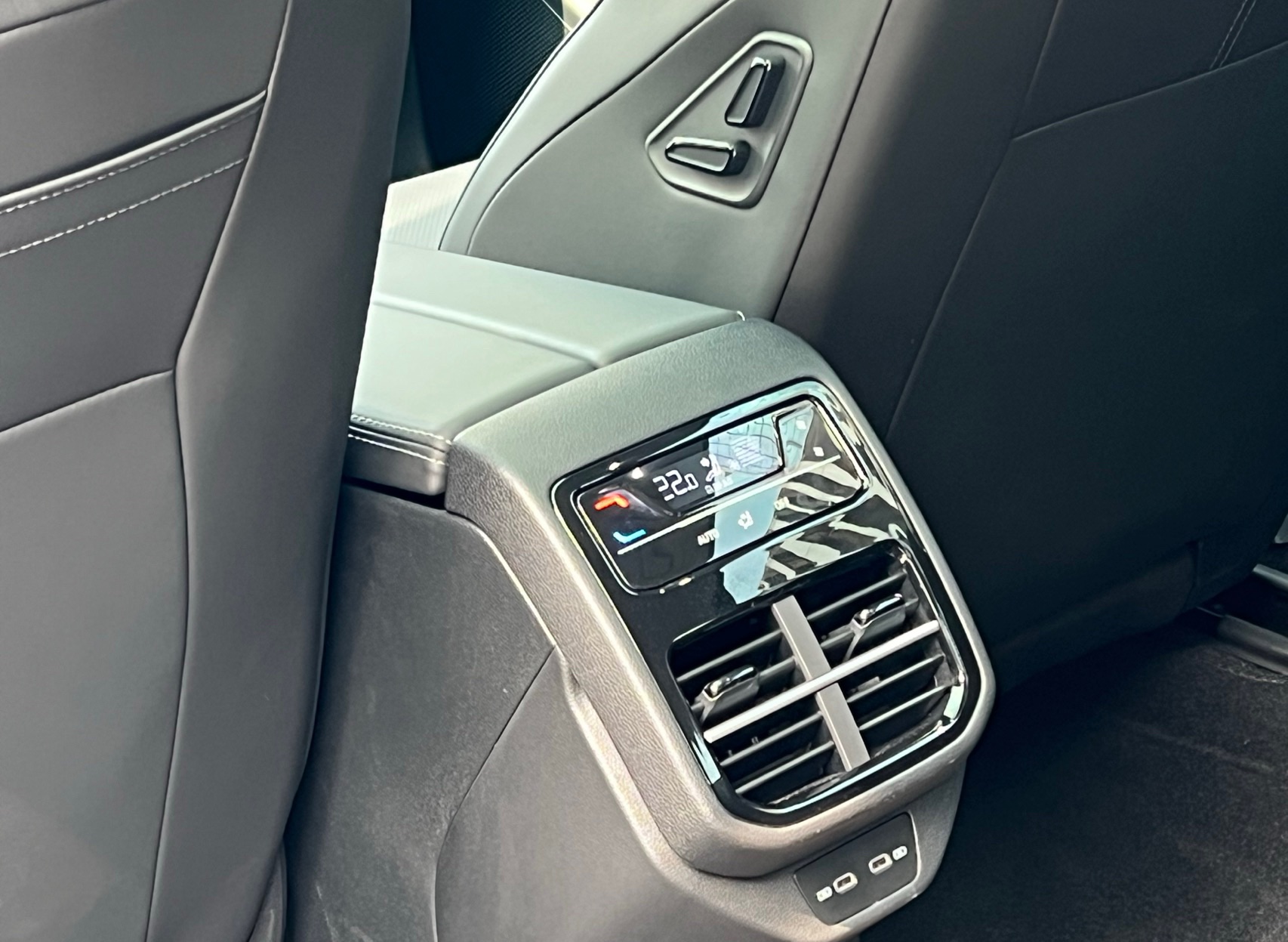 Volkswagen Passat 2025 #10 Volkswagen Passat 2025 car image #10