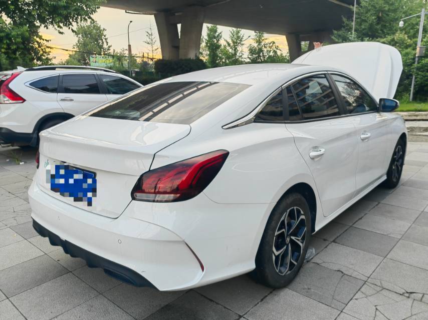 MG 5 2024 imagen de coche #3