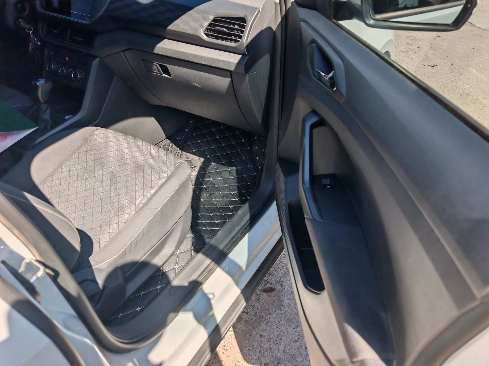 Volkswagen T-Cross 2023 #7 Volkswagen T-Cross 2023 car image #7