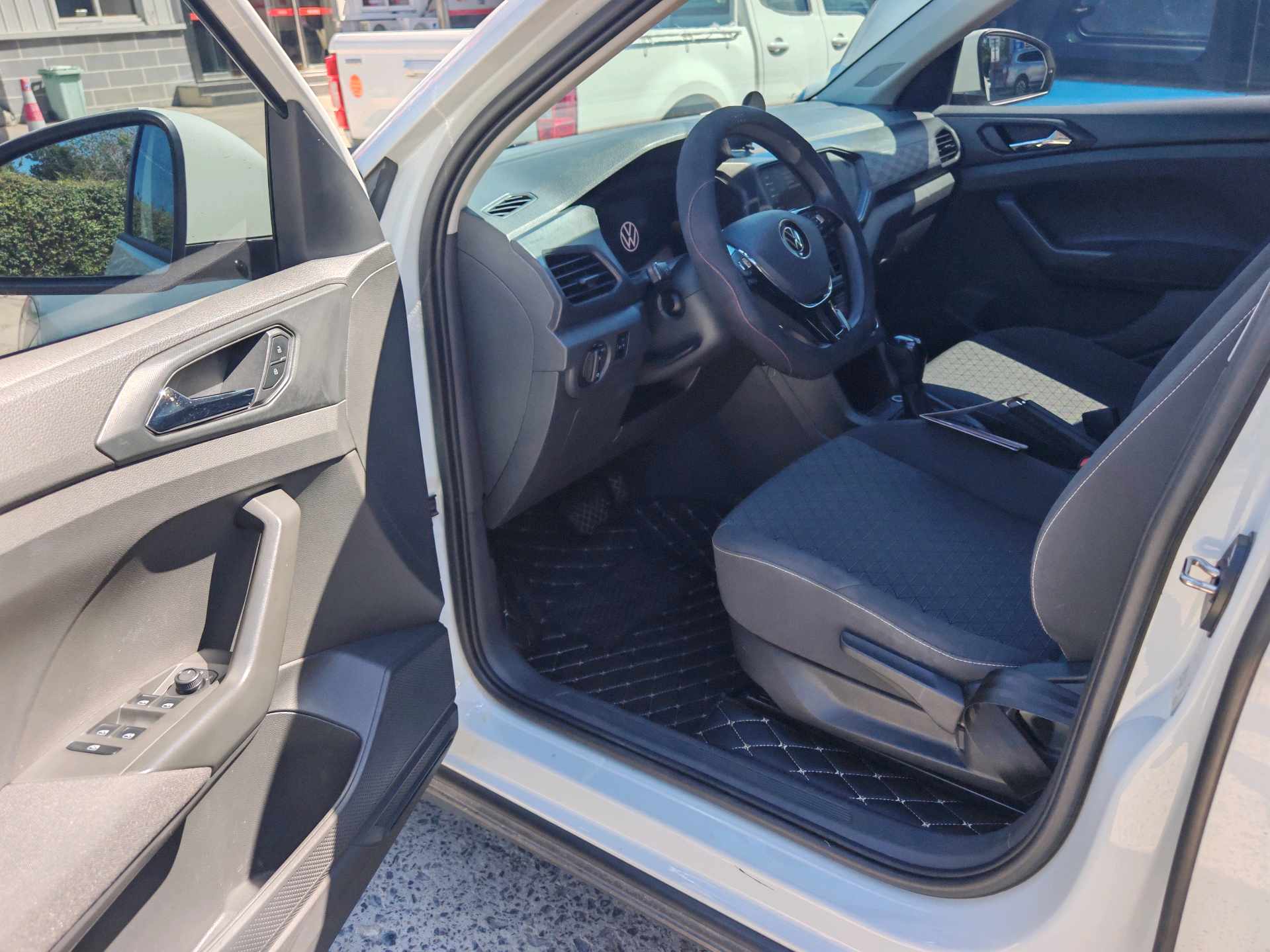 Volkswagen T-Cross 2023 #9 Volkswagen T-Cross 2023 car image #9