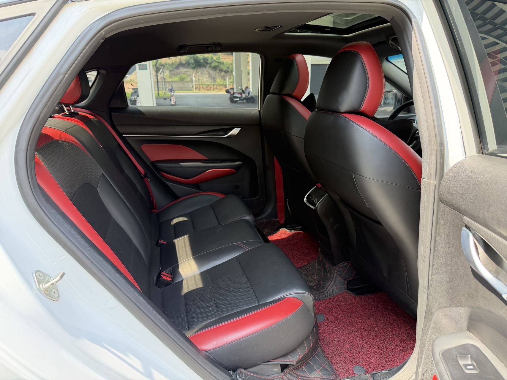 GEELY Binray 2022 car image #9
