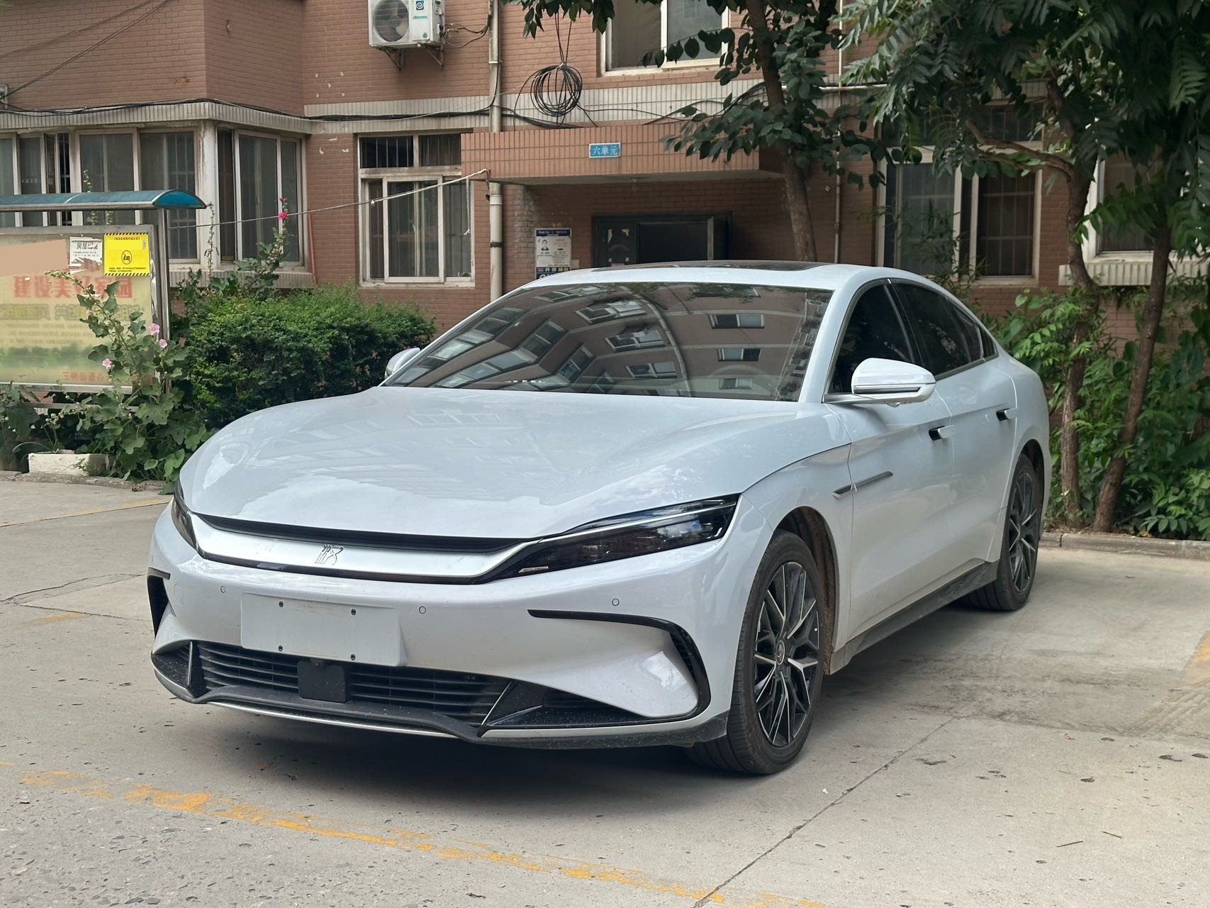 BYD Han 2025 car image 