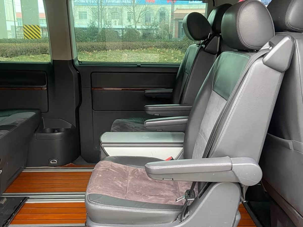 Volkswagen Multivan 2012 immagine di auto #5