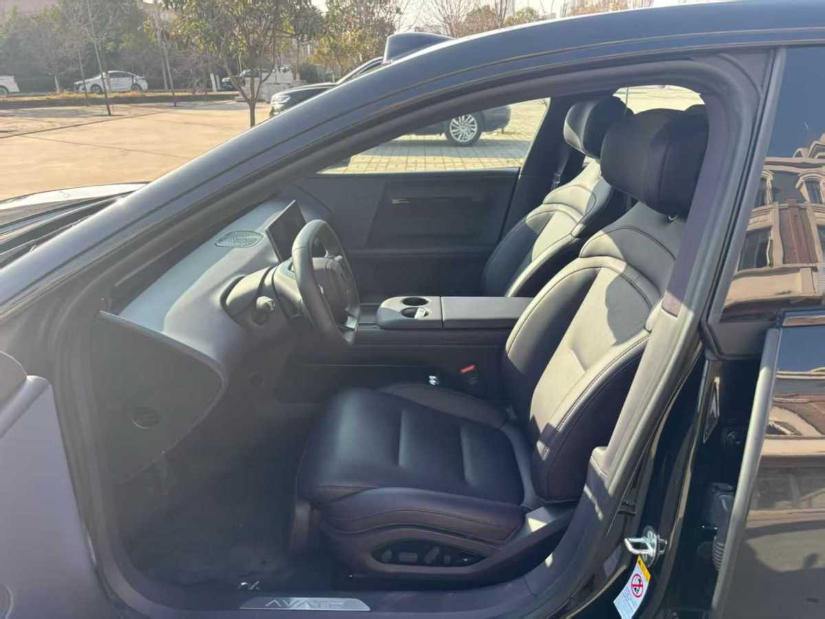 Avatr 06 2025 car image #3