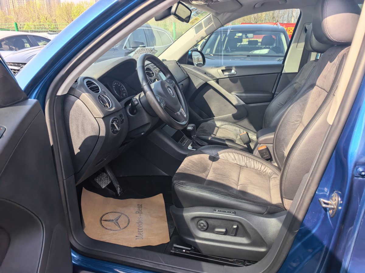 Volkswagen Tiguan 2010 car image #2