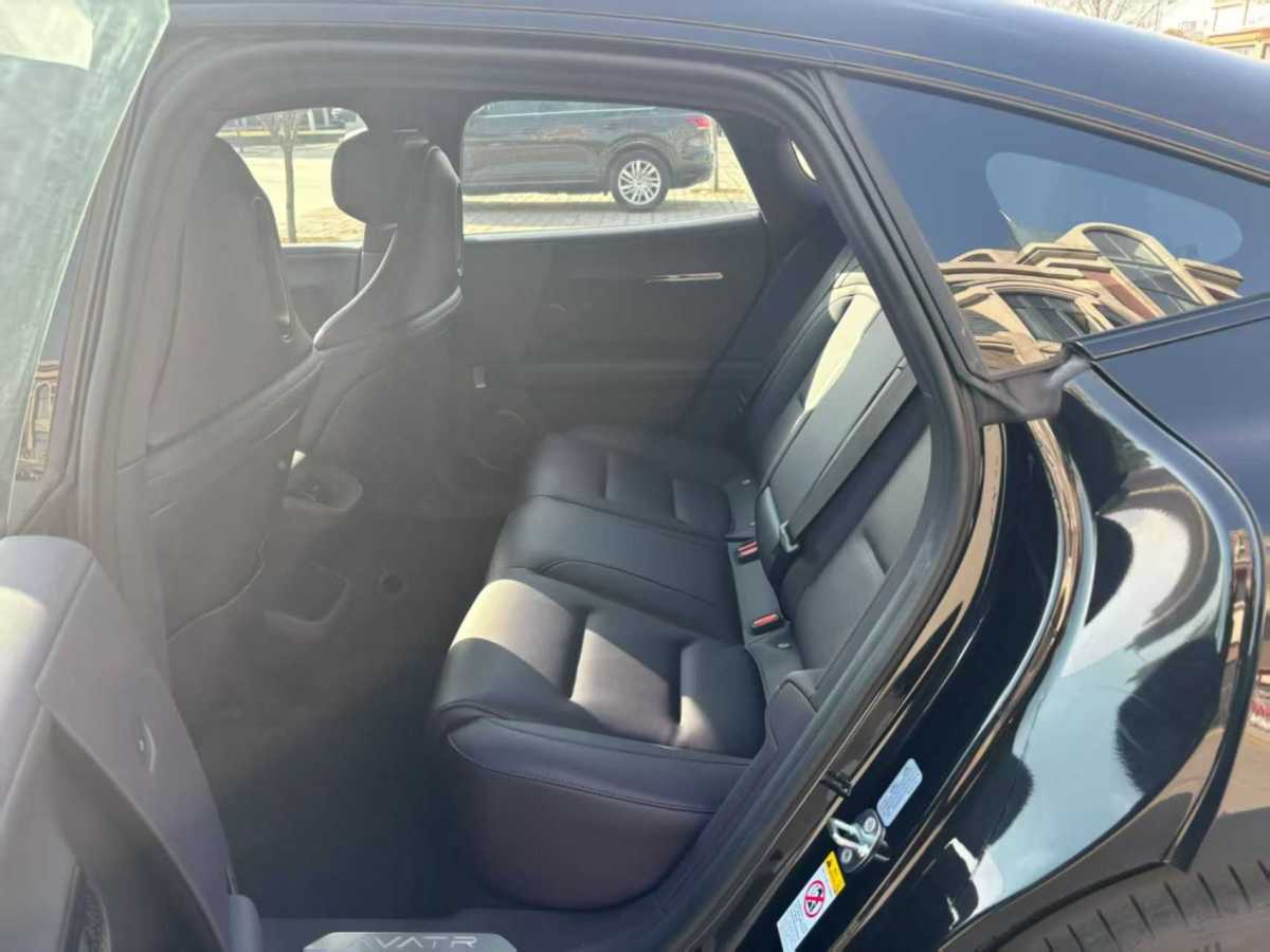 Avatr 06 2025 car image #5