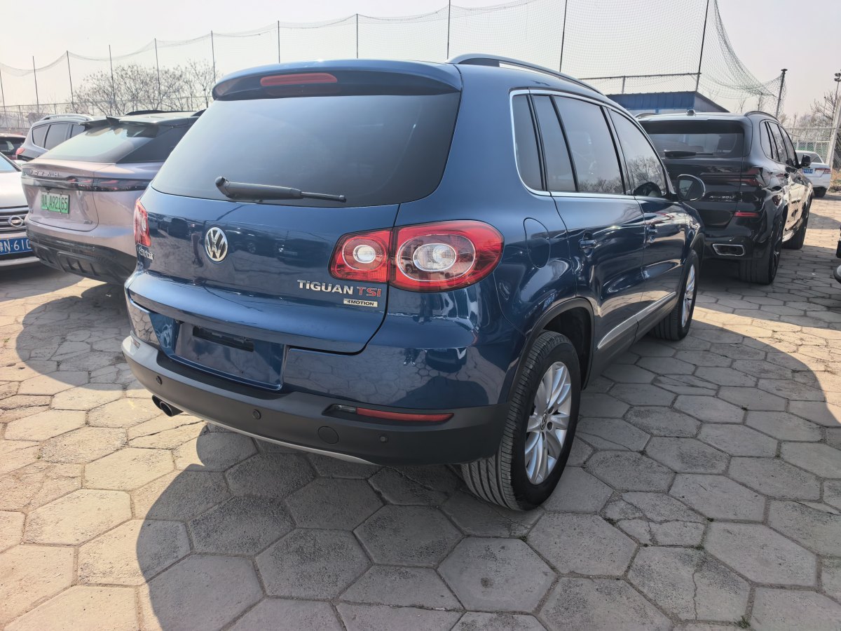Volkswagen Tiguan 2010 car image #6