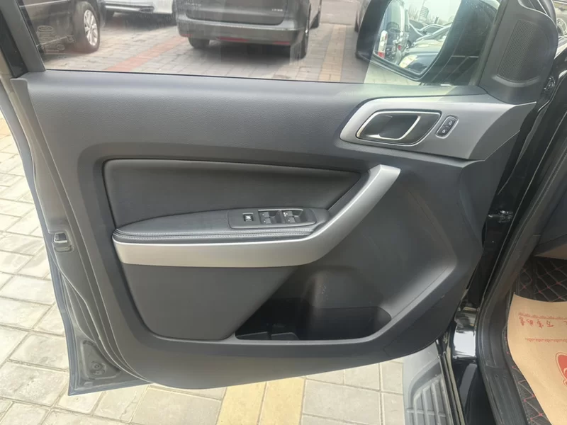 Ford Everest 2019 car image #3