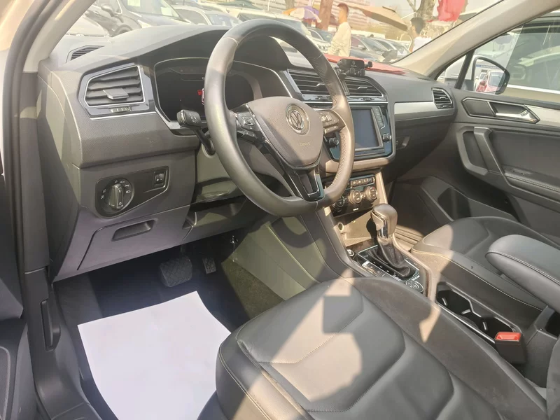 Volkswagen Tiguan L 2017 car image #4