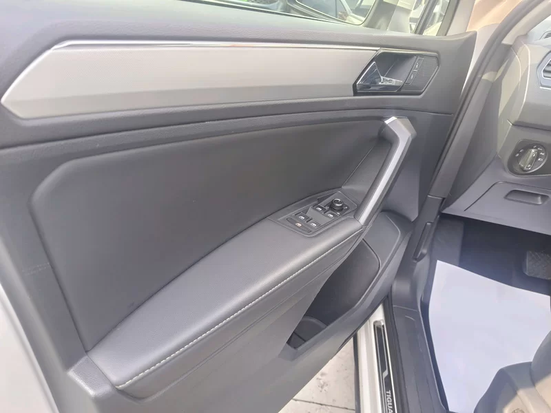 Volkswagen Tiguan L 2017 car image #3