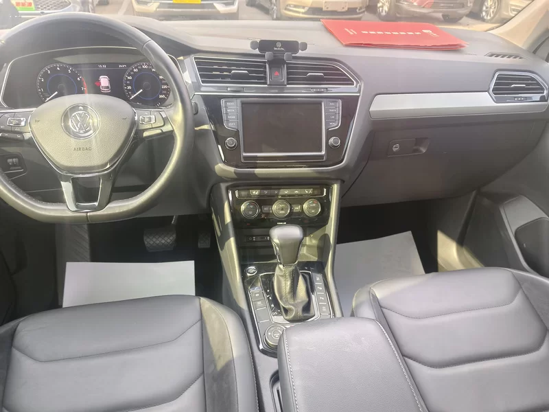 Volkswagen Tiguan L 2017 car image #7