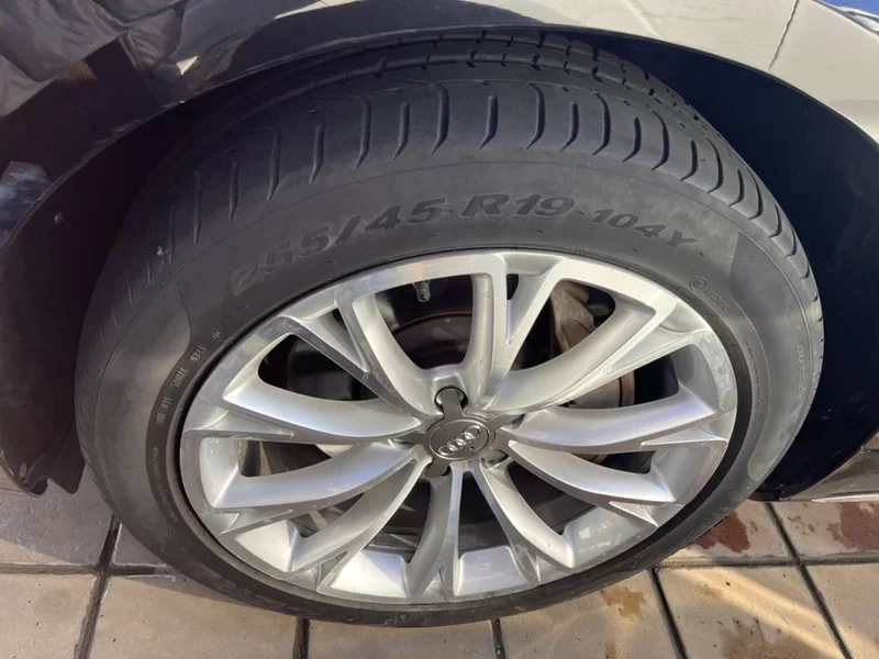 Audi A8 2014 car image #2