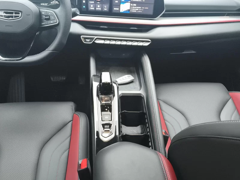 GEELY Coolray 2023 image de voiture #15