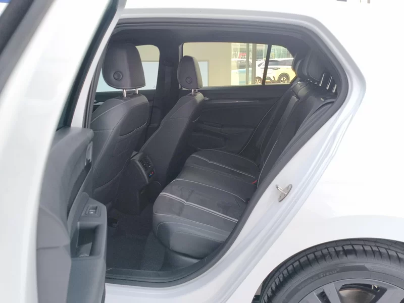 Volkswagen Golf 2024 #19 Volkswagen Golf 2024 صورة سيارة #19
