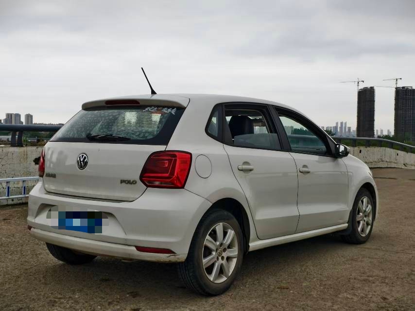 Volkswagen Polo 2015 car image #8