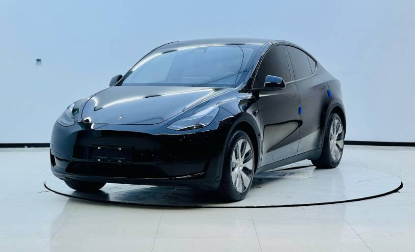 Tesla Model Y 2022 car image #2