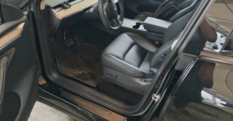 Tesla Model Y 2023 #6 Tesla Model Y 2023 car image #6
