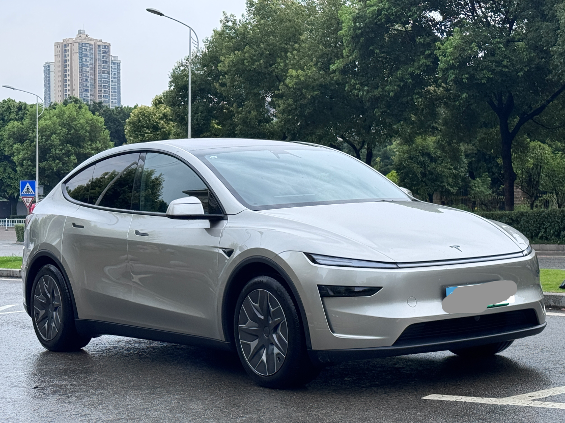 Tesla Model Y L 2025 #5 Tesla Model Y L 2025 car image #5