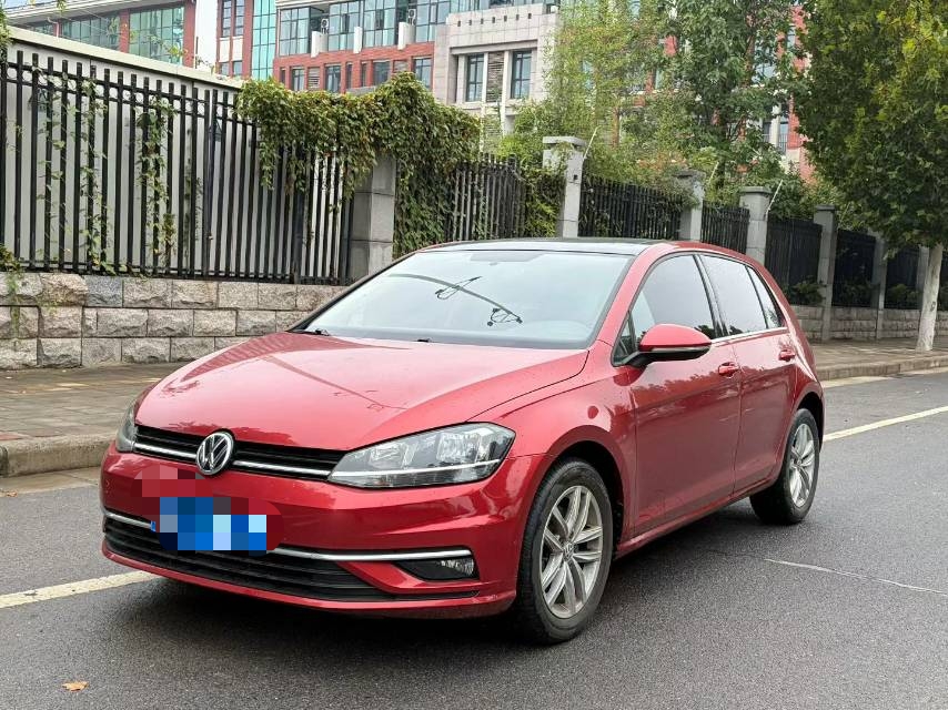 Volkswagen Golf 2018 car image #2