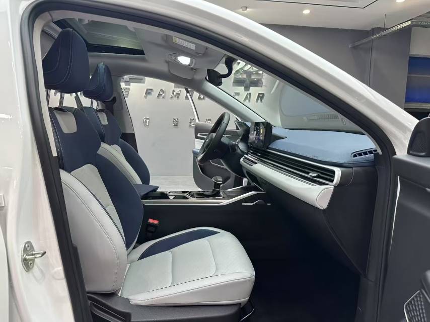 GEELY Emgrand 2022 #9 GEELY Emgrand 2022 car image #9