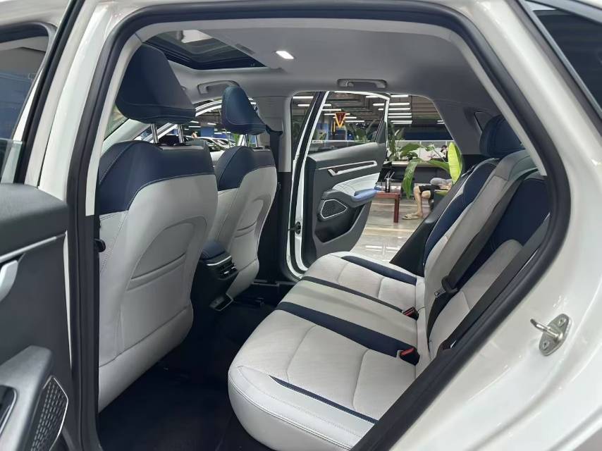 GEELY Emgrand 2022 #8 GEELY Emgrand 2022 car image #8