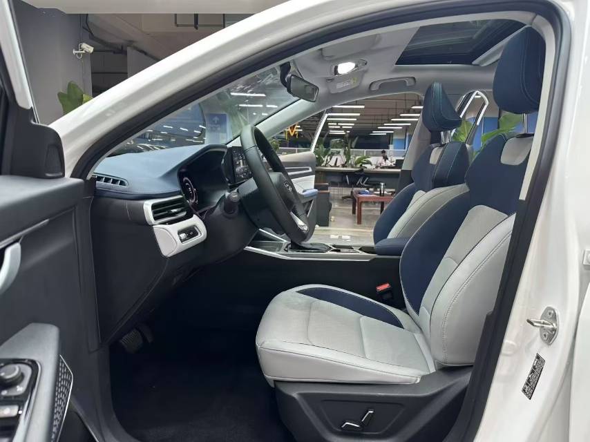 GEELY Emgrand 2022 #7 GEELY Emgrand 2022 car image #7