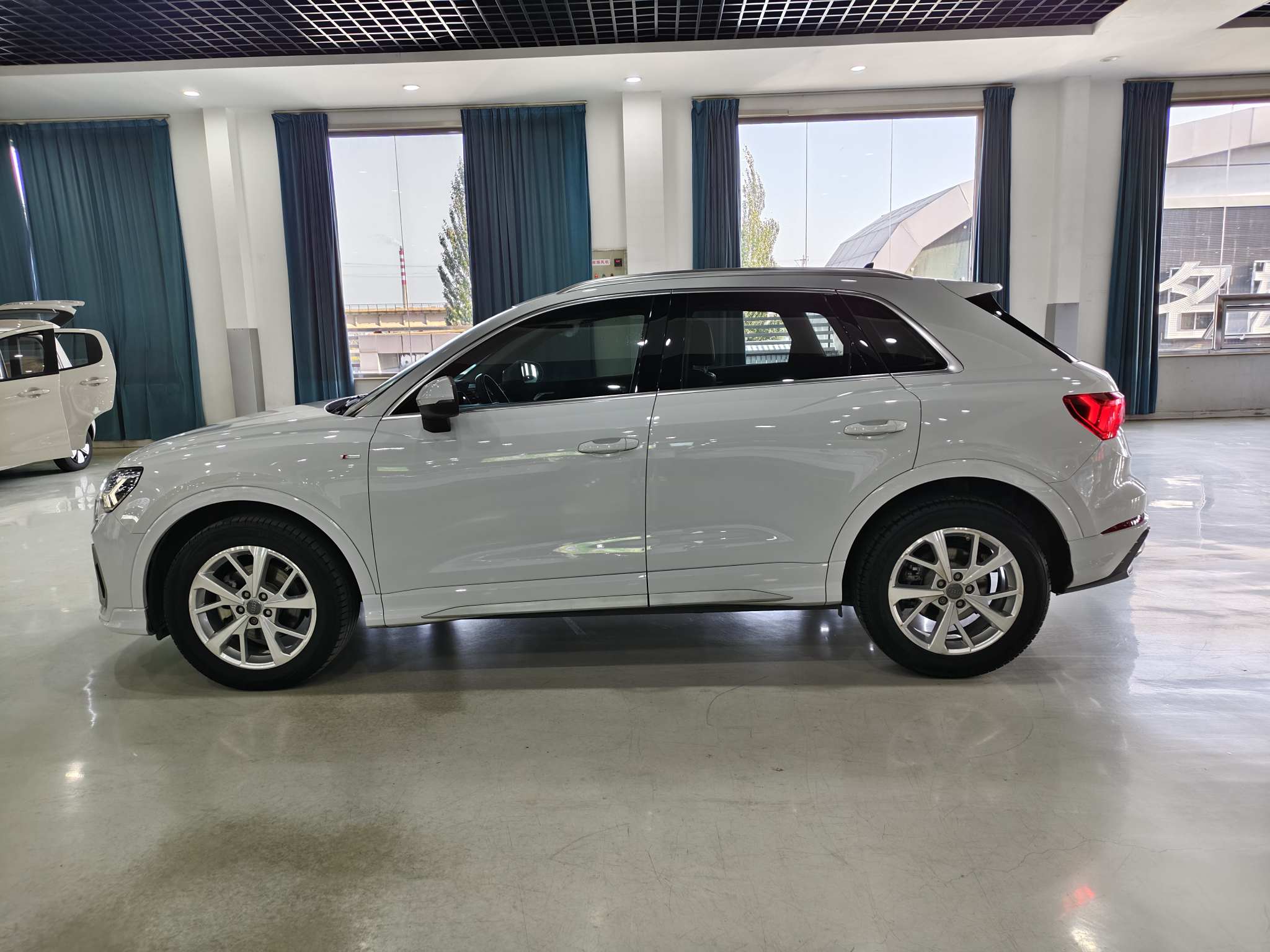 Audi Q3 2019 #7 Audi Q3 2019 car image #7