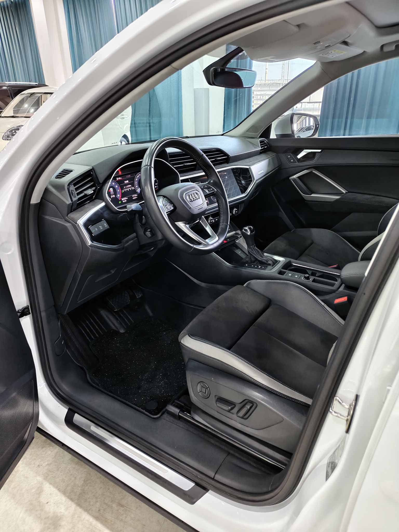 Audi Q3 2019 #8 Audi Q3 2019 car image #8