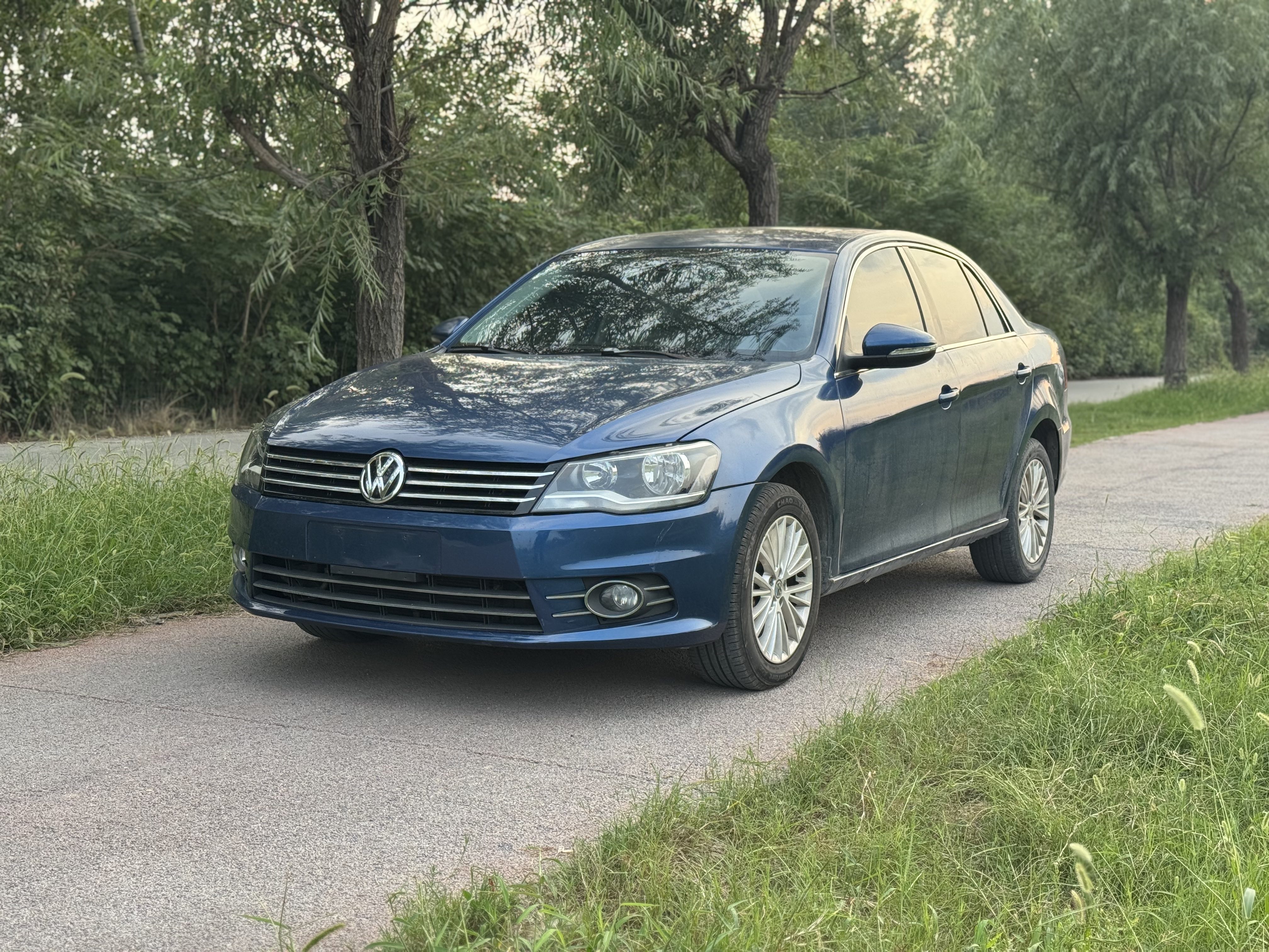 Volkswagen Bora 2013 car image 