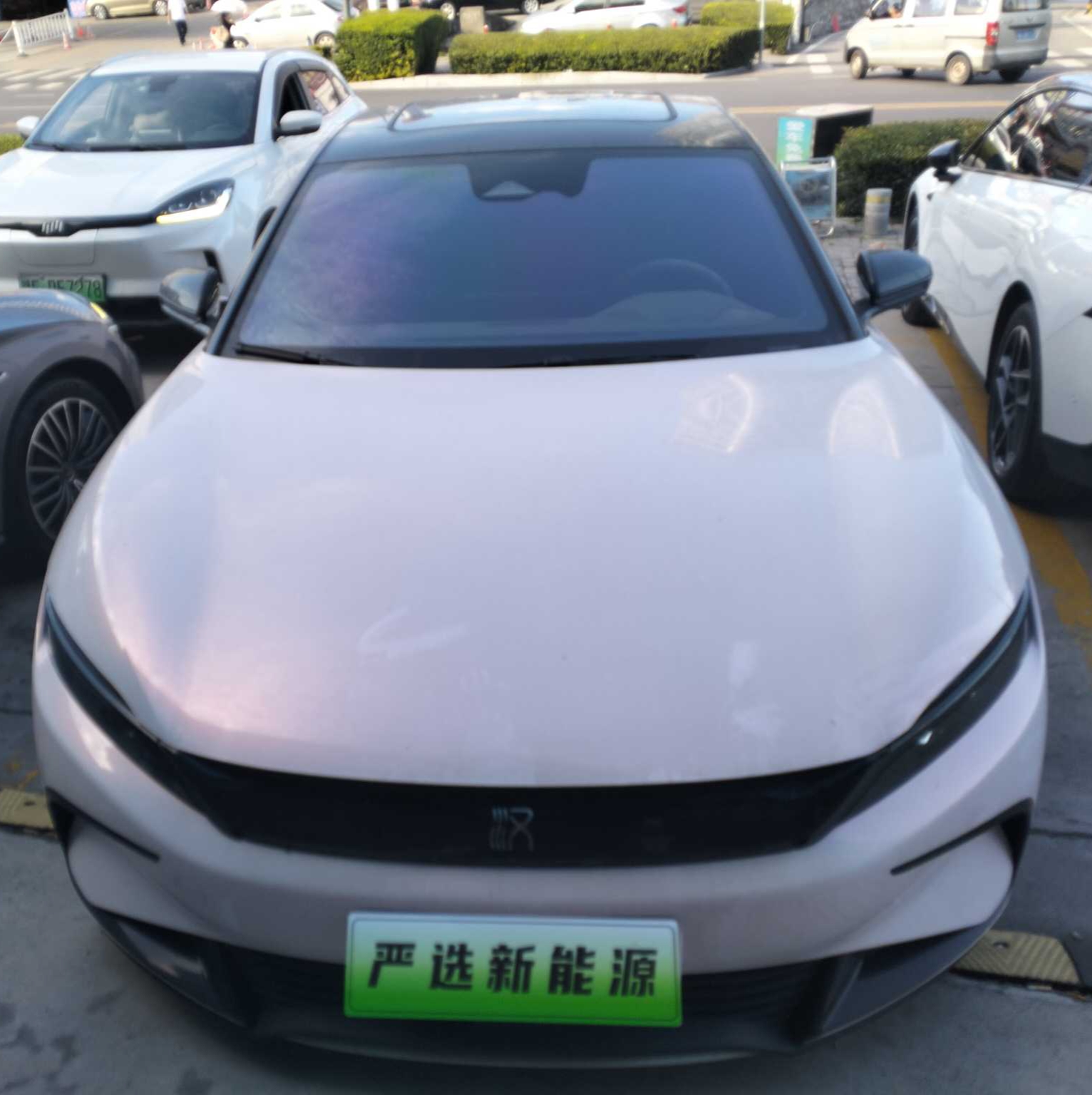 BYD Han 2023 #4 BYD Han 2023 car image #4