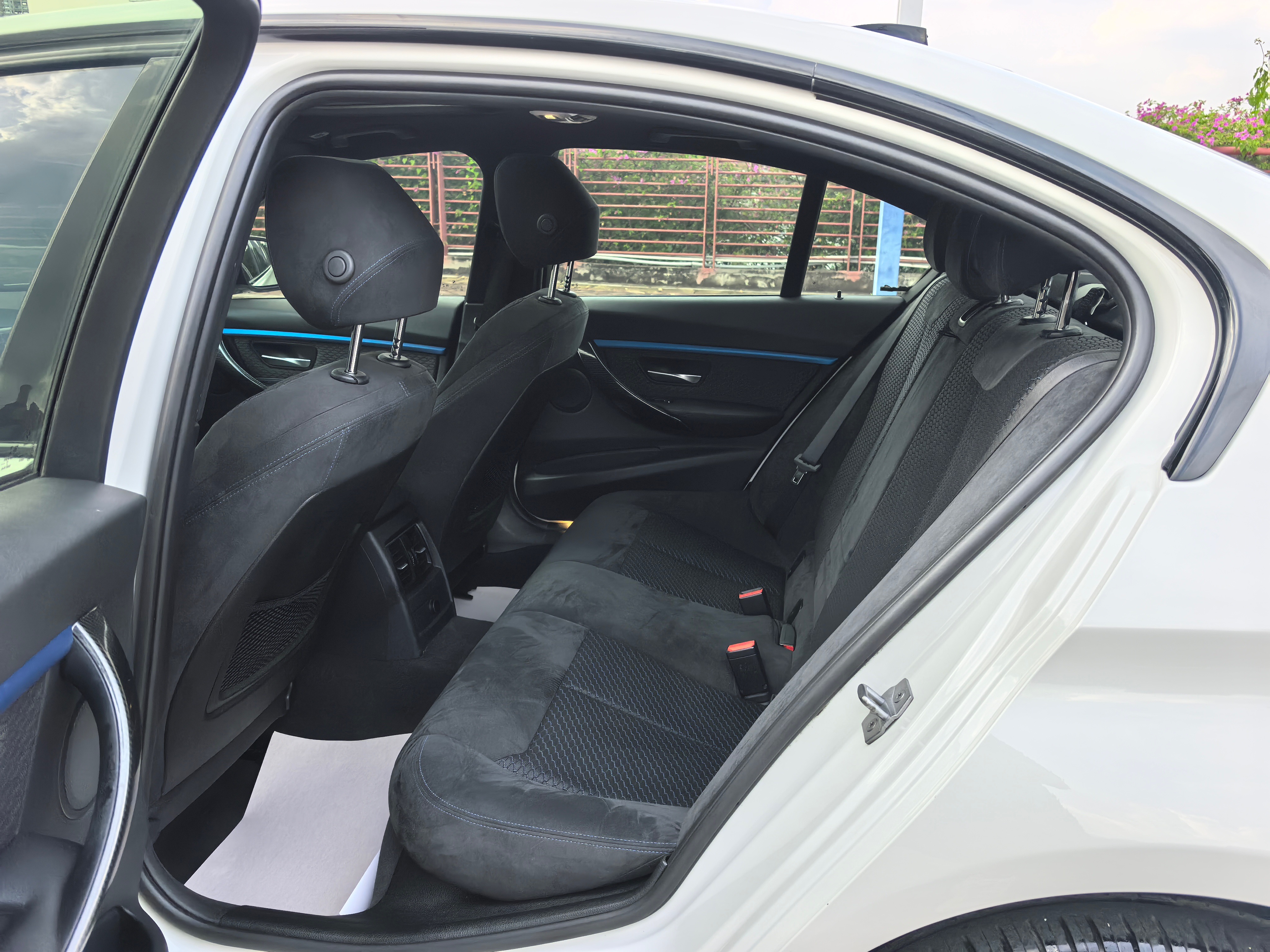 BMW 3 Series 2018 car image #7