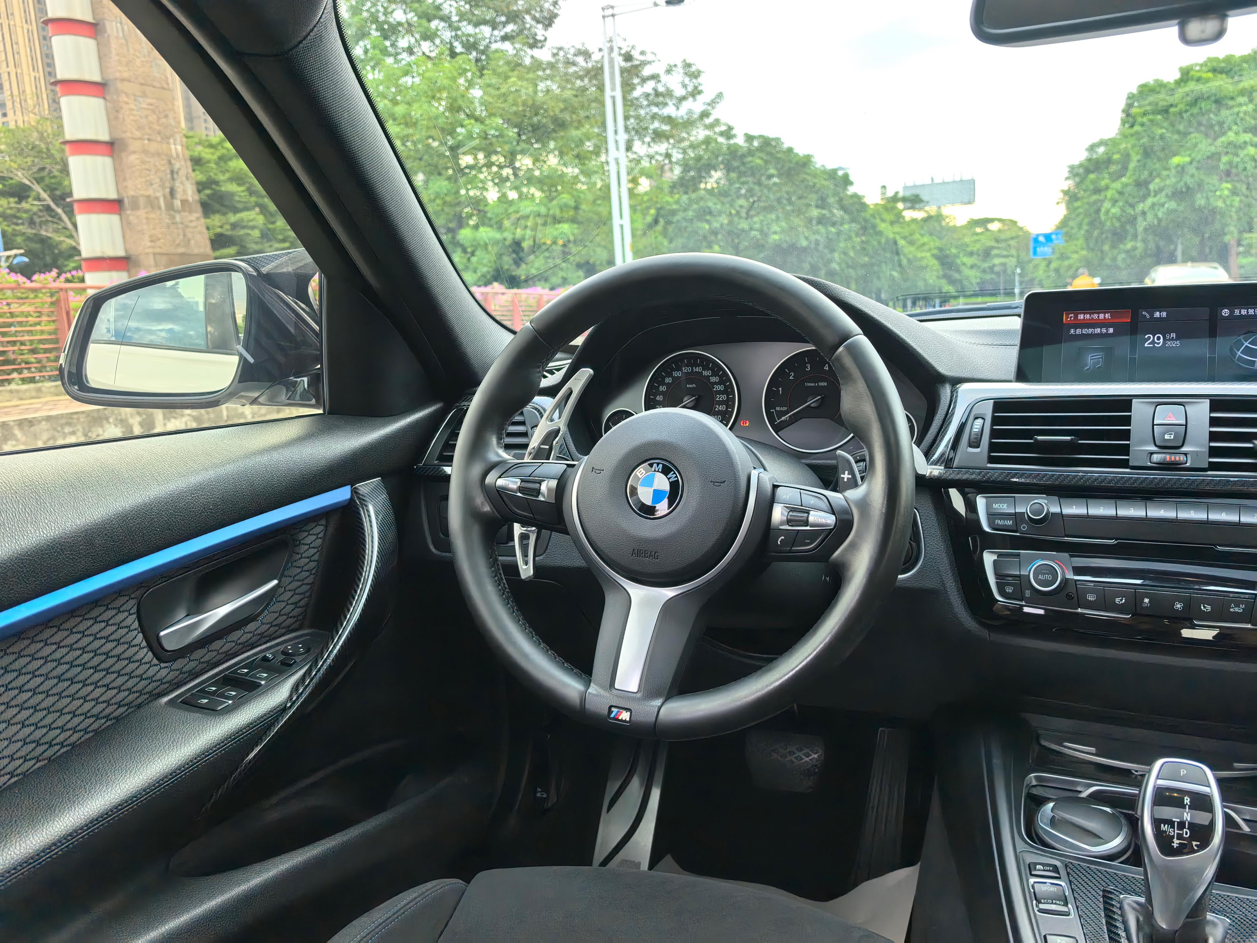 BMW 3 Series 2018 car image #9