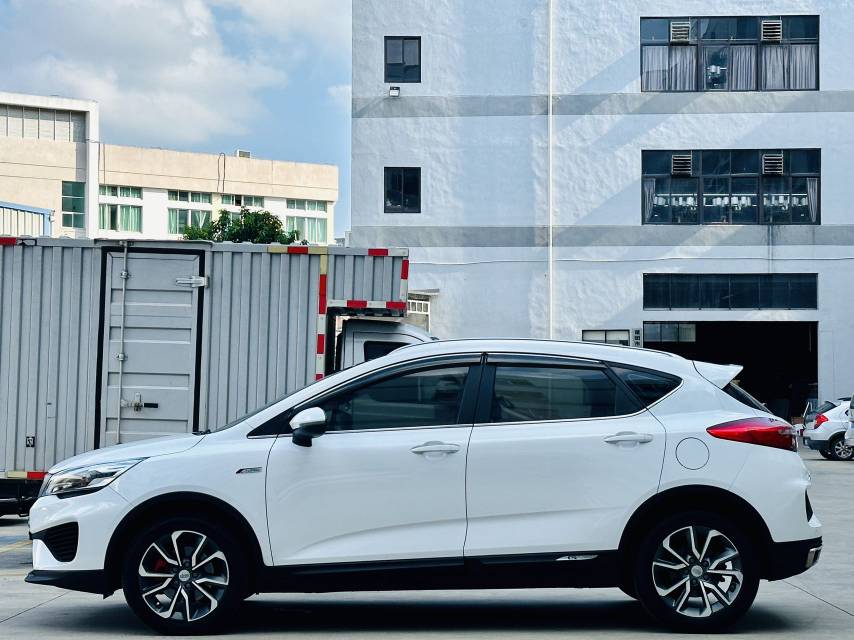 GEELY Emgrand GS 2019 صورة سيارة #5