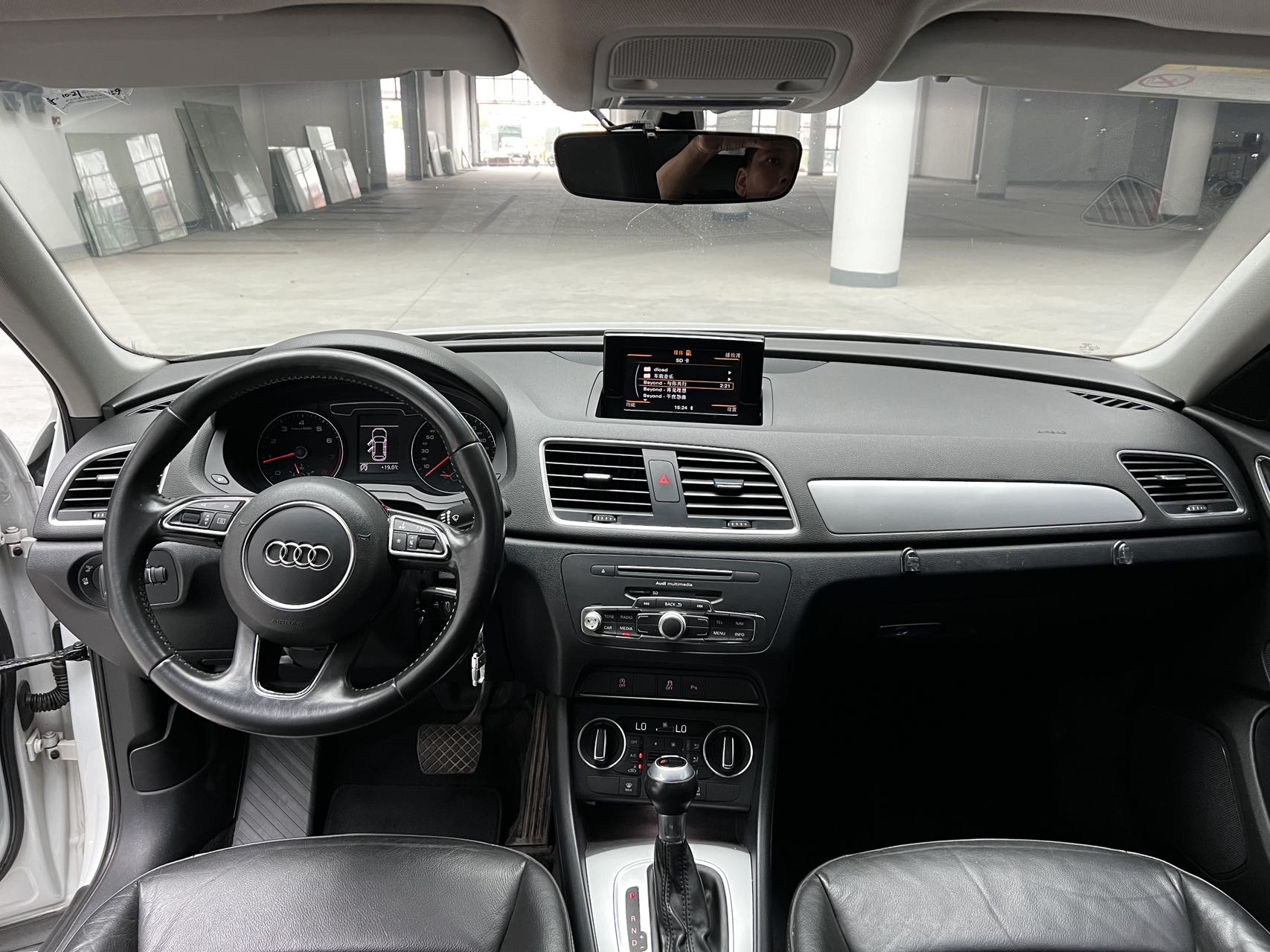 Audi Q3 2019 car image #6