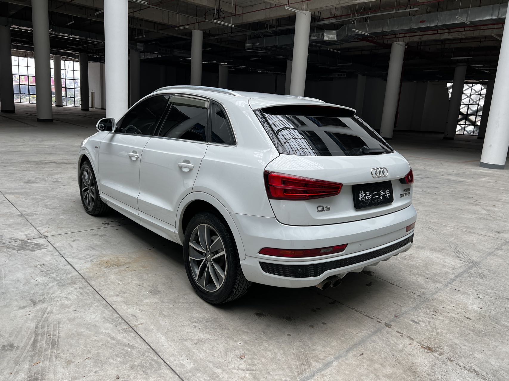 Audi Q3 2019 car image #9