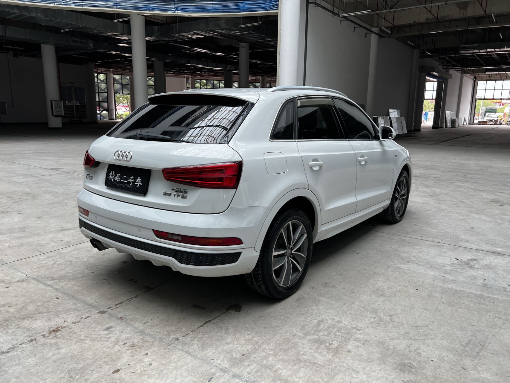 Audi Q3 2019 car image #11