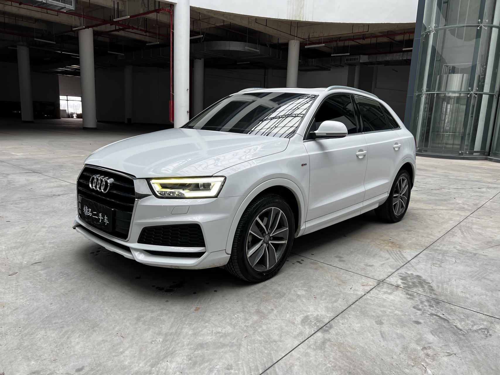 Audi Q3 2019 car image #2