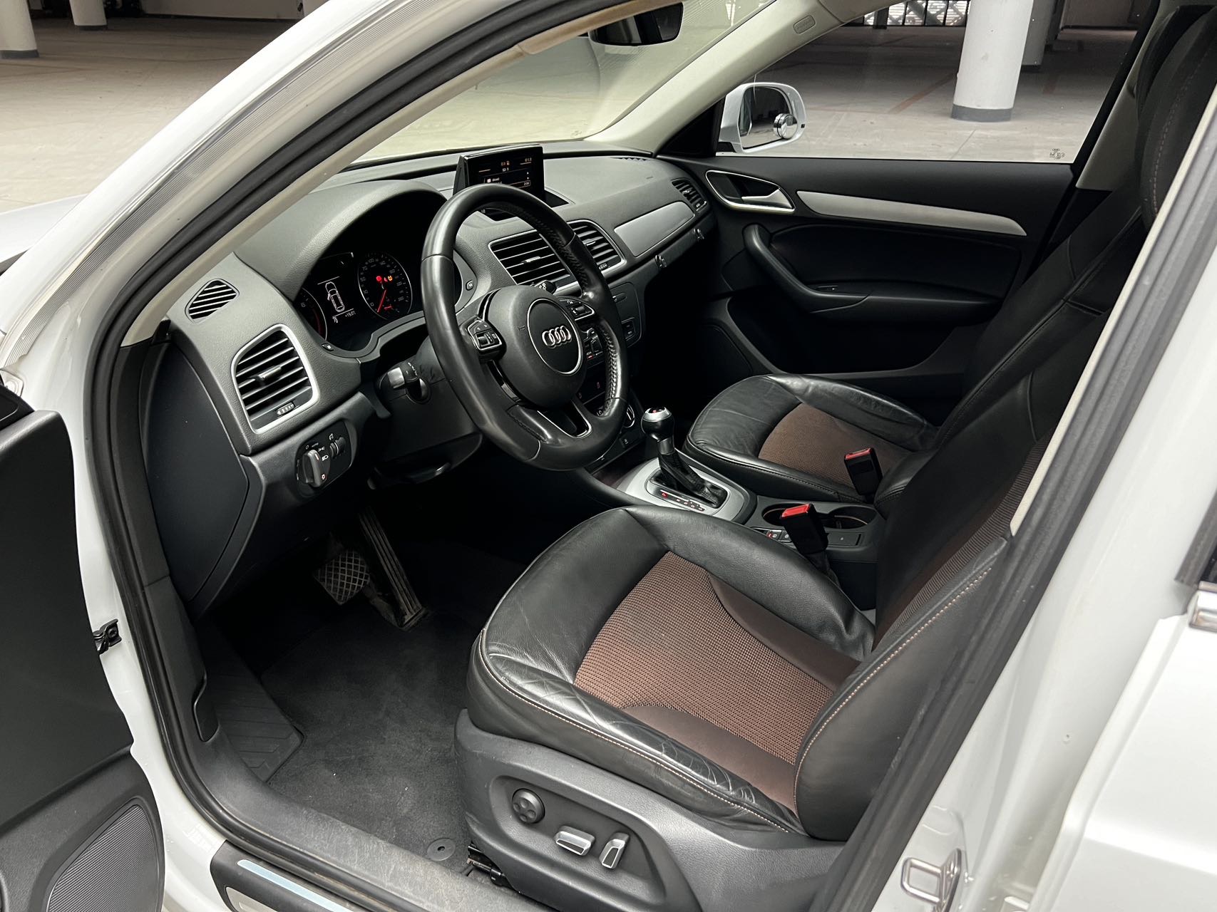 Audi Q3 2019 car image #7