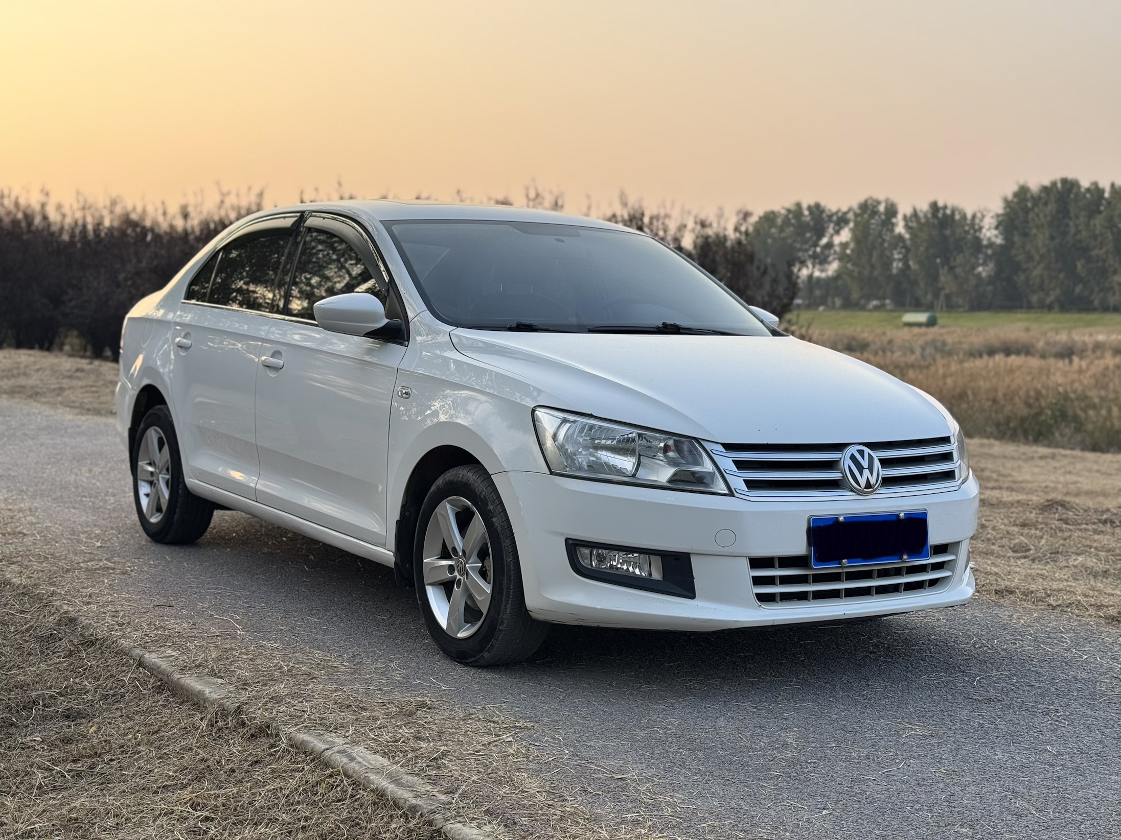 Volkswagen Santana 2015 car image #3