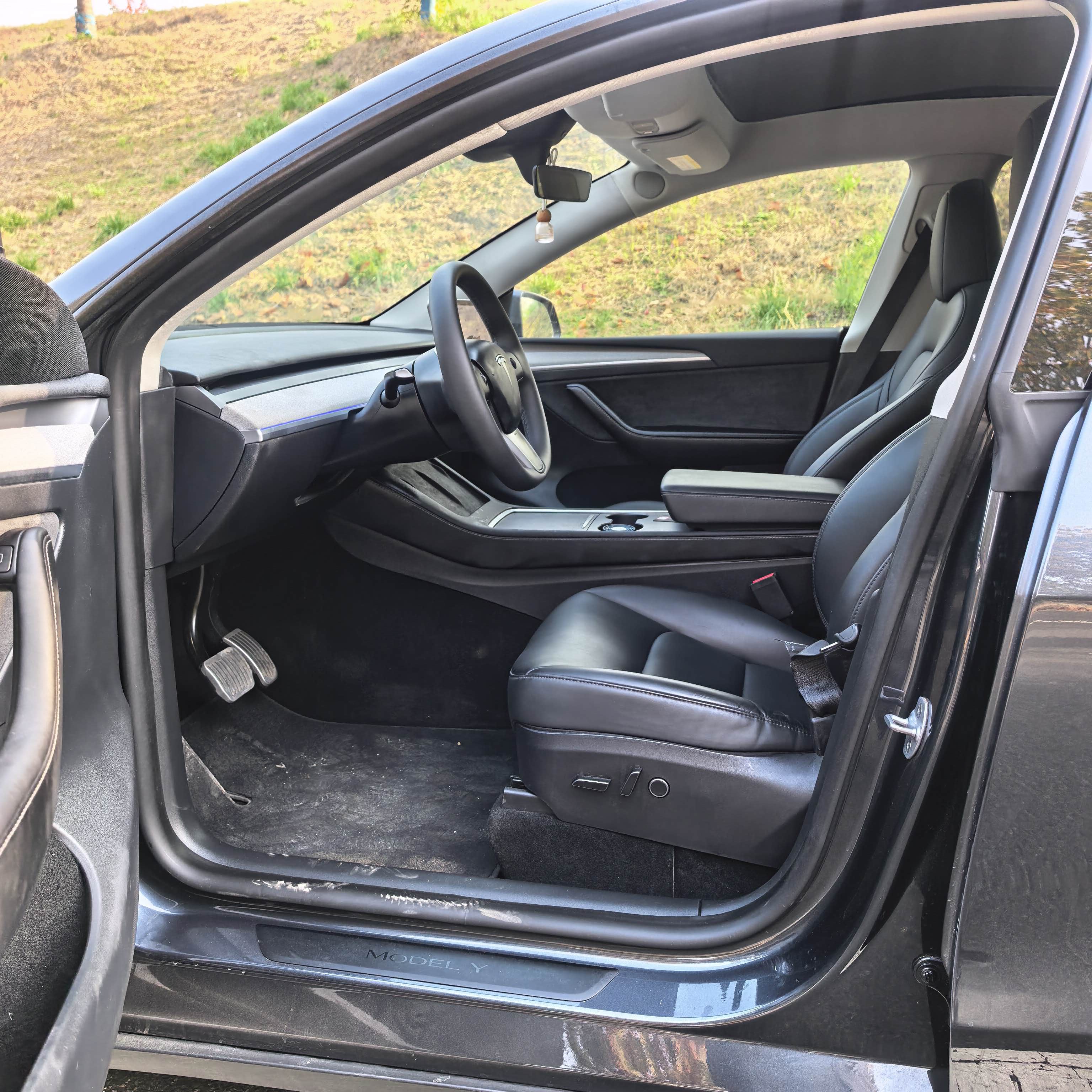 Tesla Model Y 2024 immagine di auto #9