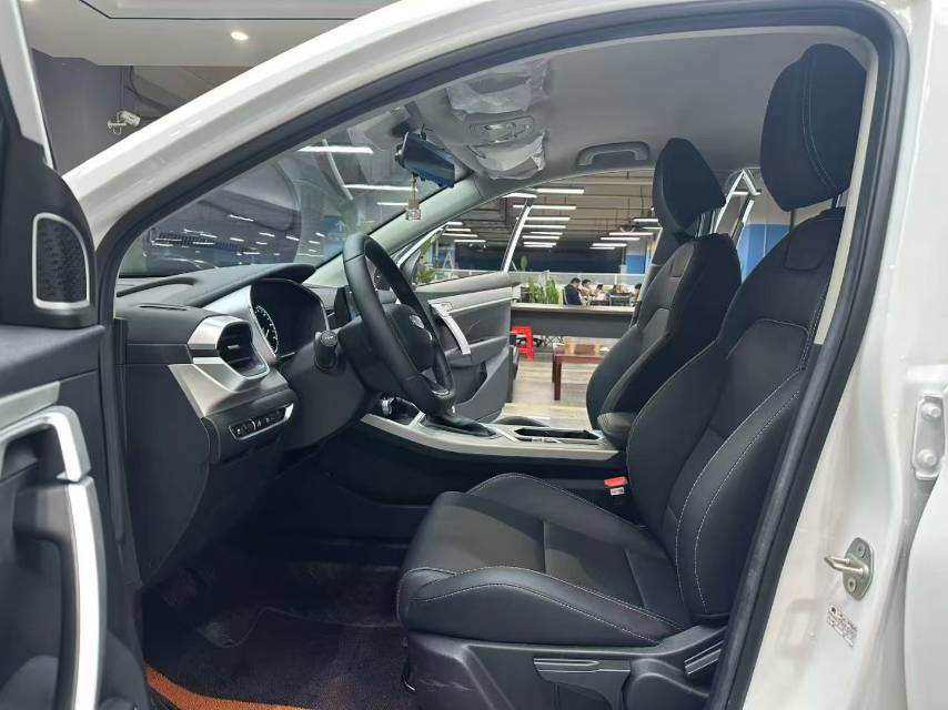 GEELY Coolray 2024 car image #11